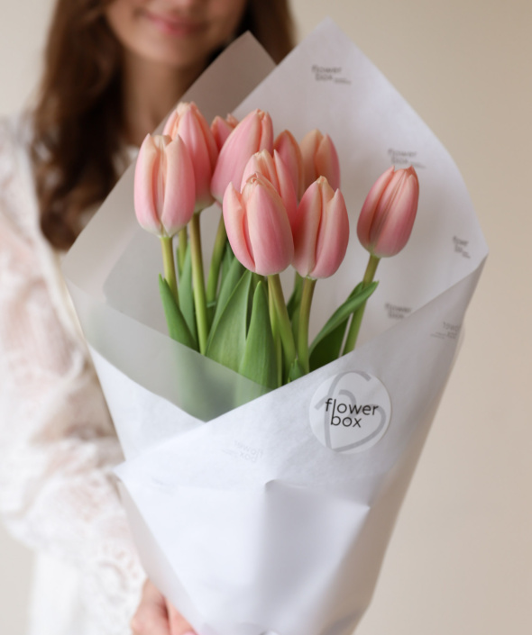 Букет из 11 лососевых тюльпанов в оформлении №2140