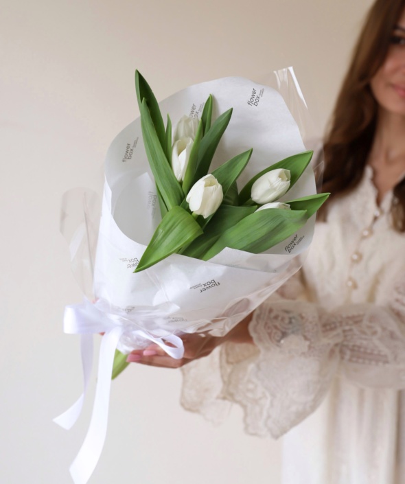 Букет из 5 гладких тюльпанов в оформлении №2146