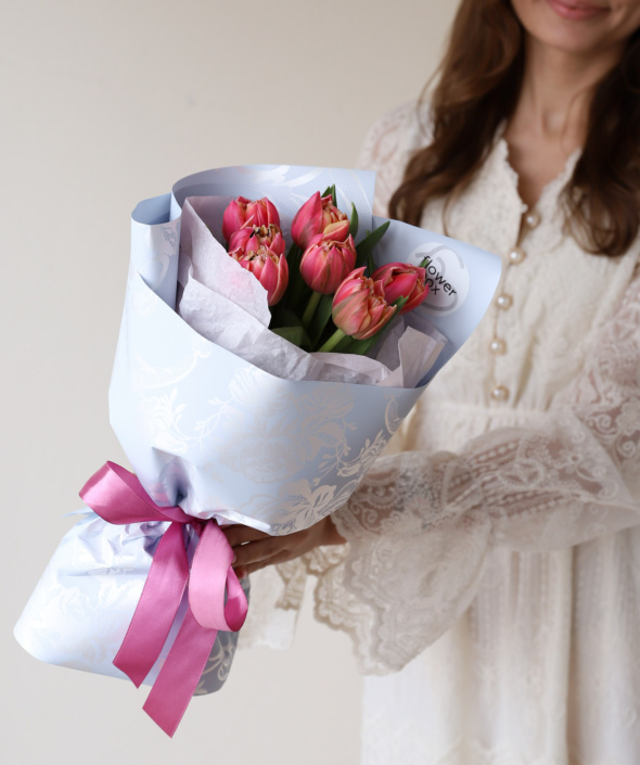Букет из 7 махровых тюльпанов Колумбус в оформлении №2142