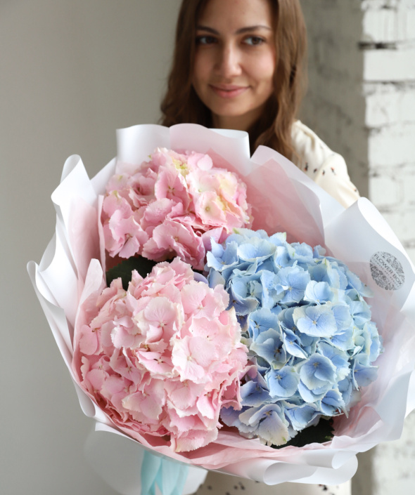 Гортензии в белом оформлении (3 шт) №1763