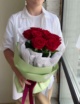 Букет красных роз в стильном оформлении №1967
