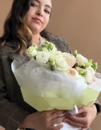 Кремовый букет с садовыми розами №1963