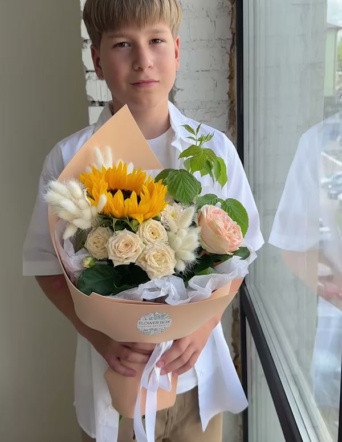 Нежный букет с подсолнухом №2110