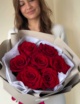 Розы красные в бежевом оформлении (7 шт) №1437