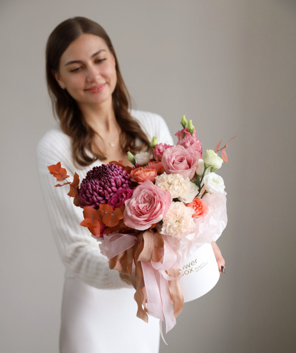 Сборный букет в шляпной коробке №2122