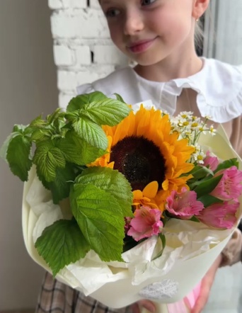 Стильный букет с подсолнухом №2111