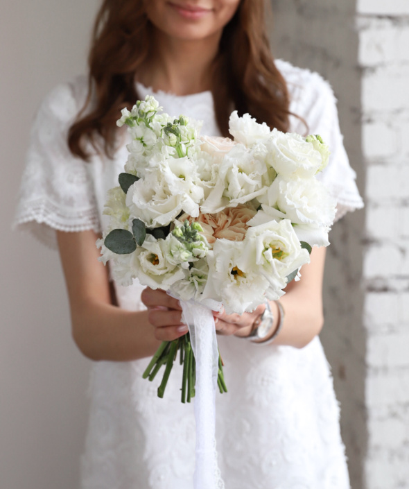 Свадебный букет с кремовыми розами №955