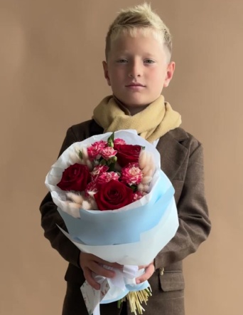 Яркий букет с кустовыми розами №1959