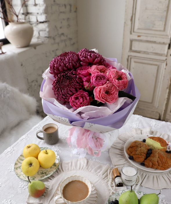 Яркий букет с винными хризантемами №2120