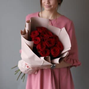 Розы красные в бежевом оформлении (Россия, 11 шт) №1021 - Фото 20