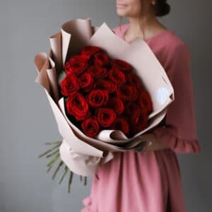 Розы красные в бежевом оформлении (Россия, 21 шт) №1022 - Фото 38