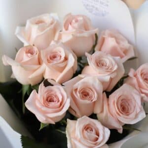 Розовые розы в белом оформлении (Россия, 11 шт) №1024 - Фото 8