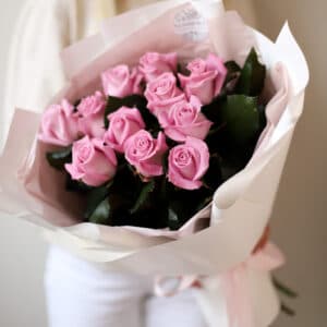 Сиреневые розы в белом оформлении (11 шт) №1439 - Фото 4