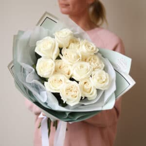 13 роз белого оттенка в нежном оформлении №1497 - Фото 3