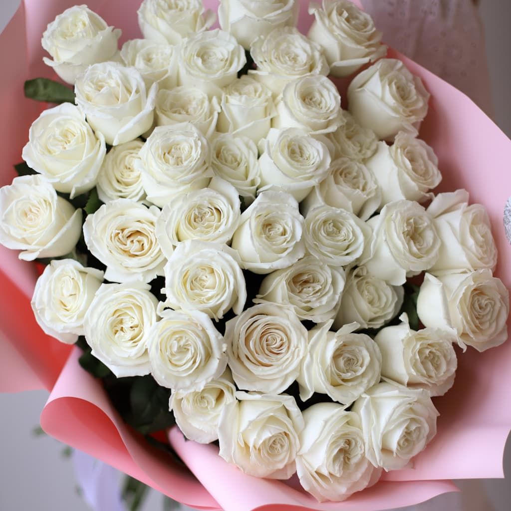 Белые розы в розовом оформлении (41 шт) №512 - Фото 18