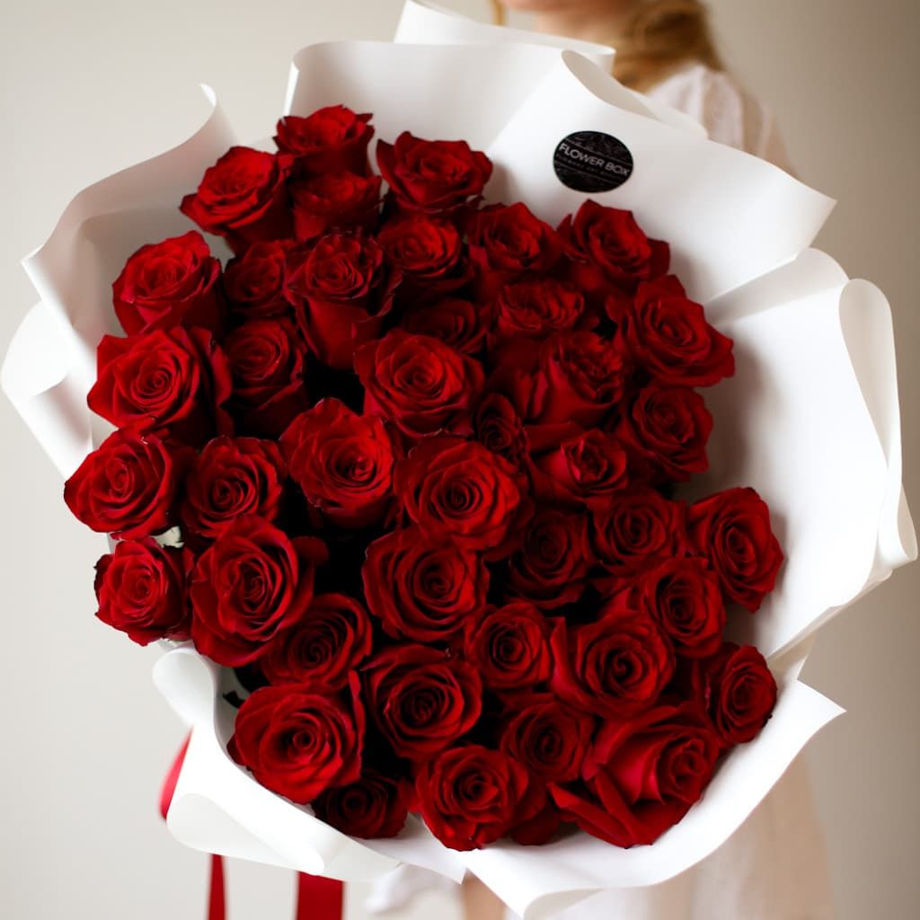 Красные розы в белом оформлении (41 шт) №721 - Фото 34