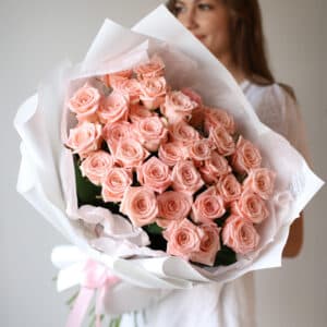 Розы розовые в белом оформлении (Россия, 35 шт) №1026 - Фото 13