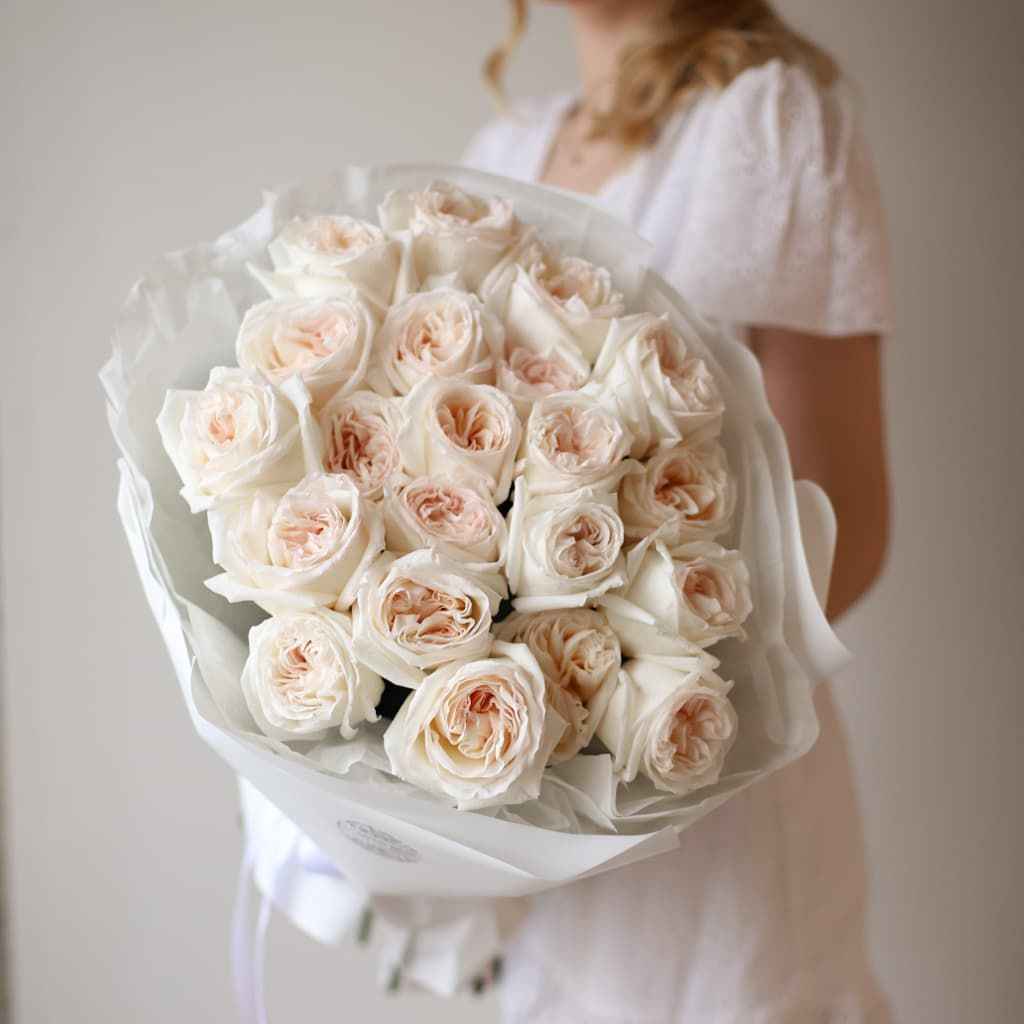 Пионовидные розы White O`hara в воздушном оформлении (21 шт) №1188 - Фото 42