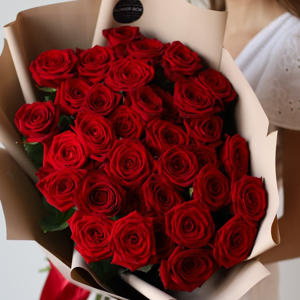 Розы красные в бежевом оформлении (Россия, 35 шт) №1023 - Фото 12