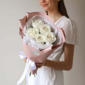 Белые розы в нежном оформлении (5 шт) №1574 - Фото 4