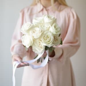 Букет невесты из белых роз и эвкалипта №979 - Фото 5