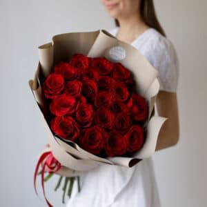Красные розы в бежевом оформлении (21шт) №511 - Фото 35