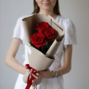 Красные розы в бежевом оформлении (3шт) №1010 - Фото 46