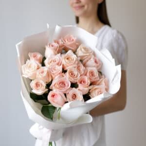 Розовые розы в белом оформлении (Россия, 21 шт) №1025 - Фото 4