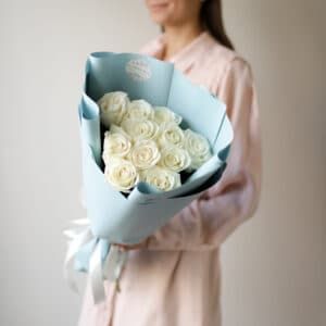 Белые розы в голубом оформлении (11 шт) №1749 - Фото 30