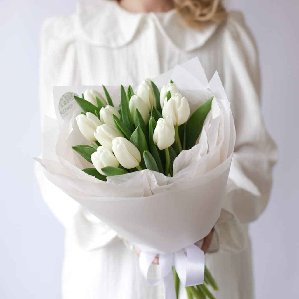 Белые тюльпаны в белом оформлении (11 шт) №1577 - Фото 54