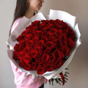 Розы красные в оформлении (51 шт) №1902 - Фото 3