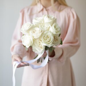 Букет невесты из белых роз и эвкалипта №979 - Фото 3
